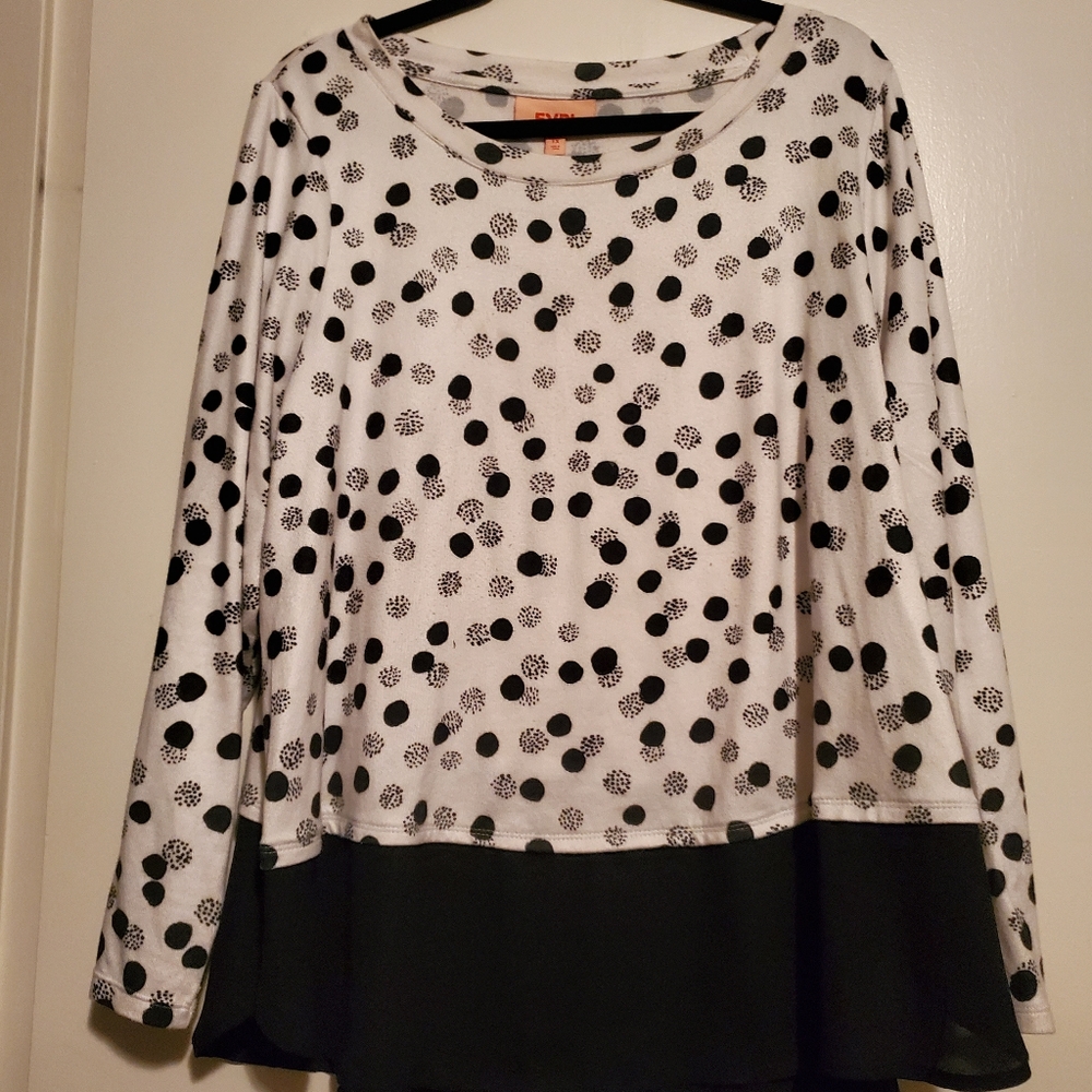 EVRI Flowy Black and White top size 1x